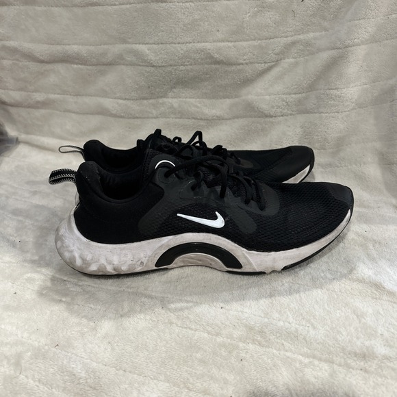 Nike Tr 6 black Althletic Sneakers Woman's Size 10 K0103 - Picture 1 of 8
